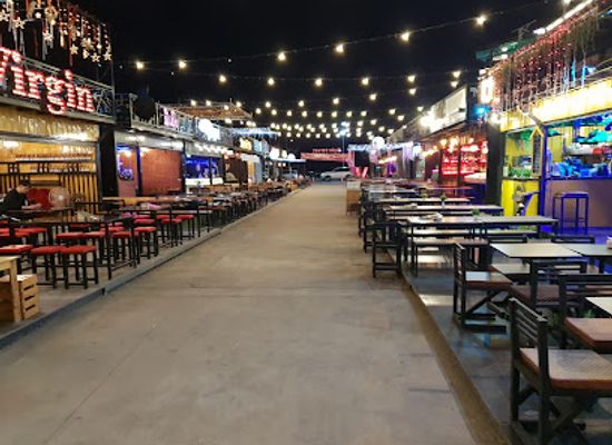 laos/mekong-river-valley/landmark/walking-street-roller-skate-park