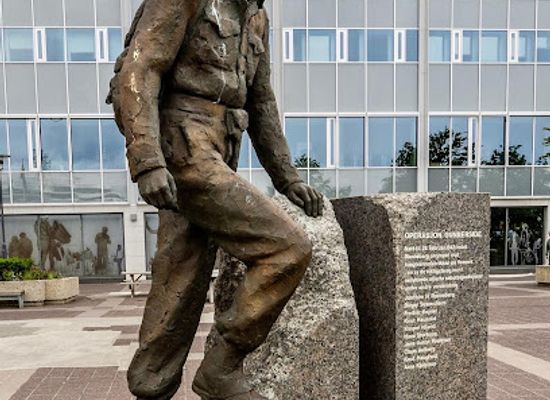 norway/alesund/landmark/statue-av-joachim-ronneberg