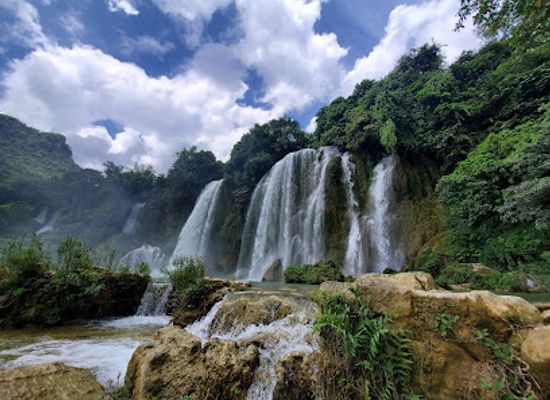 vietnam/northeast/landmark/ban-gioc-waterfalls