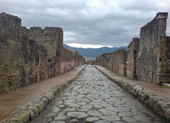 italy/pompeii/landmark/casa-degli-amorini-dorati