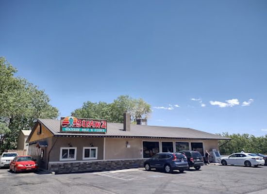 utah/kanab/landmark/strawz-waterin-hole-fixins-ktown89-food-fuel