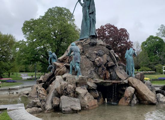 new-york/albany/lark-street/landmark/moses-statue-king-memorial-fountain