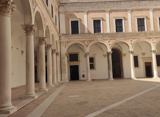 italy/urbino/landmark/palazzo-mauruzi-della-stacciola-gherardi