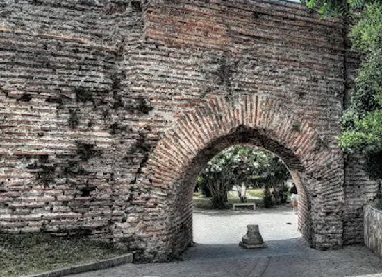 albania/durres/landmark/the-southern-gate-of-the-castle-porta-jugore-e-kalase