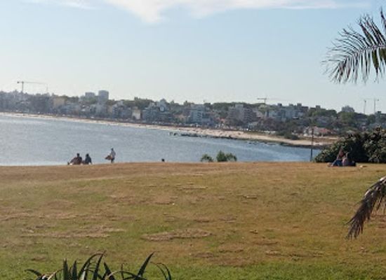 uruguay/metropolitan-area/landmark/la-lucha-en-honor-a-los-caidos-en-el-mar