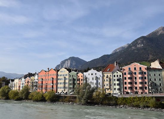 austria/innsbruck/landmark/colourful-houses-innsbruck