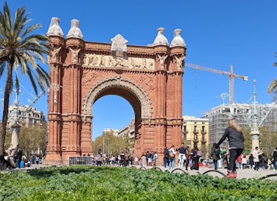spain/barcelona/eixample/landmark/arc-de-triomf