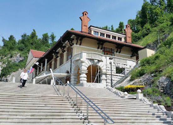 slovenia/central-slovenia/landmark/postojna-cave