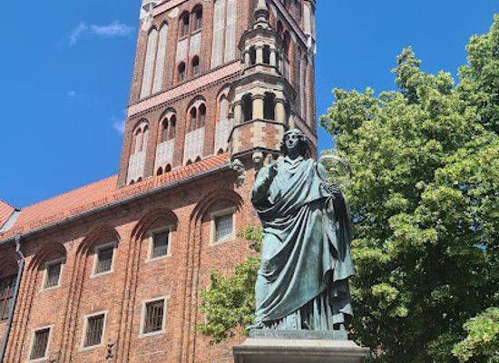 poland/torun/landmark/nicolaus-copernicus-monument-in-torun