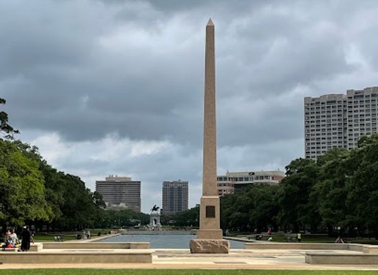 texas/houston/museum-district/landmark/pioneer-memorial-obelisk