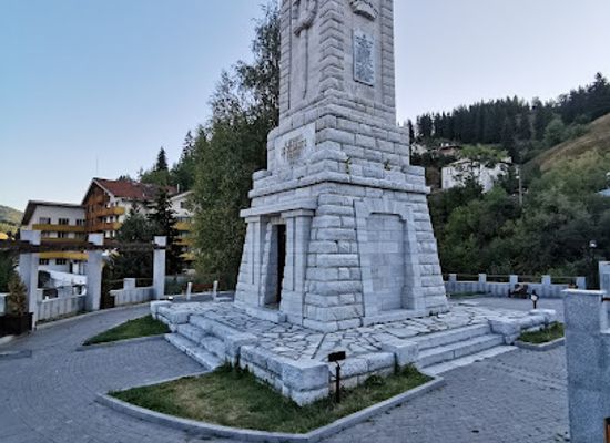 bulgaria/chepelare/landmark/pametnik-na-zaginalite-za-rodinata-chepelartsi-chepelare