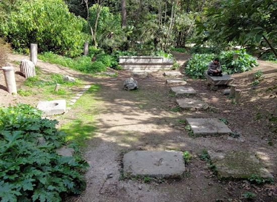 greece/athens/landmark/national-garden-roman-ruins