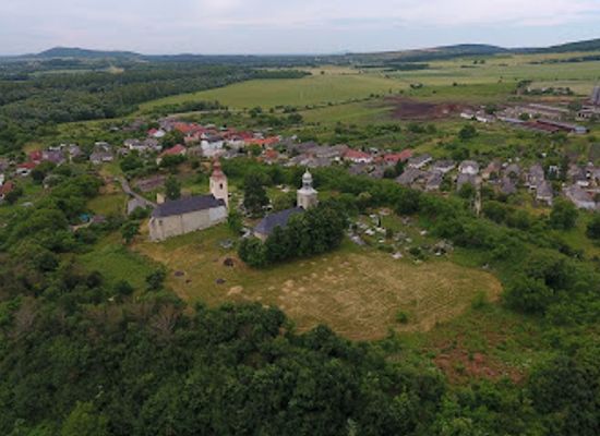 slovakia/zemplin/landmark/zemplinske-hradisko-torzo-brany-vo-vale-hradiska-z-10-st-n-l