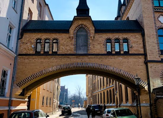 poland/wroclaw/landmark/connecting-buildings-over-st-joseph-street
