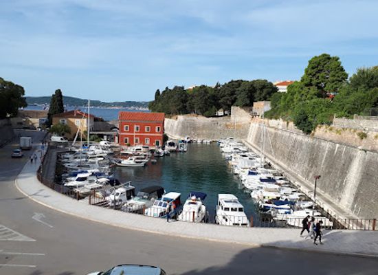 croatia/zadar/landmark/zadar-city-tour-walking-tours-croatia-tourist-agency
