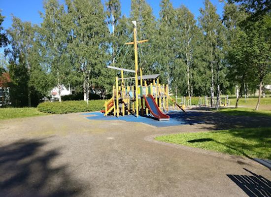 finland/oulu/landmark/antti-pietilan-puiston-leikkipaikka