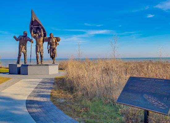 wisconsin/eastern-ridges-and-lowlands/landmark/spirit-of-the-rivers-monument