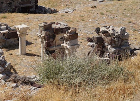 greece/santorini/landmark/early-christian-basilica-of-saint-irene