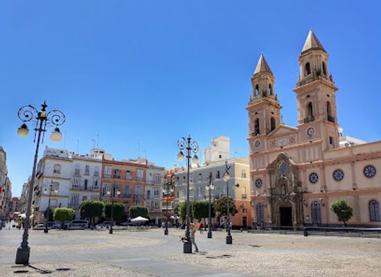 spain/cadiz/old-town/landmark/plaza-de-san-antonio