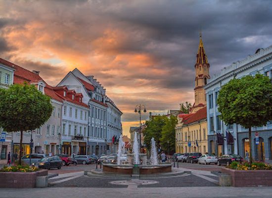 lithuania/vilnius/old-town/landmark/town-hall-square