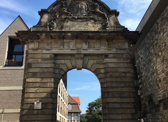 germany/hannover/landmark/tor-des-marschalls-marstalltor