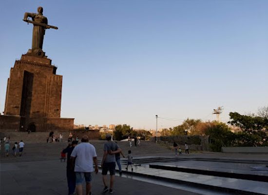armenia/kotayk/landmark/world-war-ii-memorial