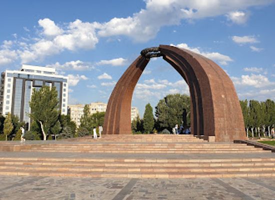 kyrgyzstan/kyzyl-oi/landmark/victory-square
