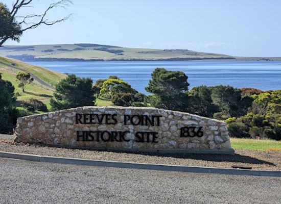 australia/south-east-south-australia/landmark/reeves-point-historic-site