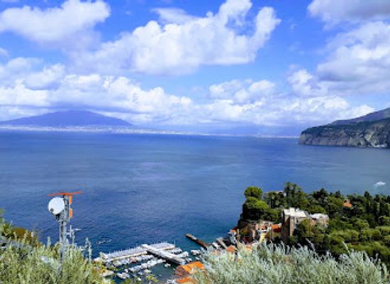 italy/campania/landmark/parco-di-villa-fiorentino