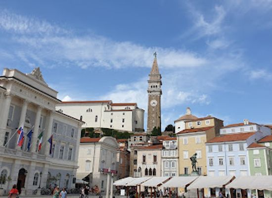 slovenia/piran/landmark/tartinijev-trg
