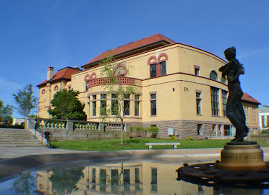 rhode-island/westerly/landmark/westerly-library-and-wilcox-park