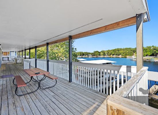 missouri/lake-of-the-ozarks/landmark/alhonna-resort-marina