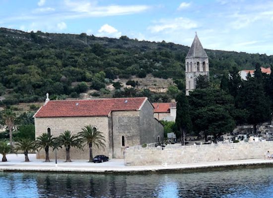 croatia/dalmatia/landmark/boj-pod-visom-fortica-king-george-iii-central-dalmatia-croatia-theme-trails