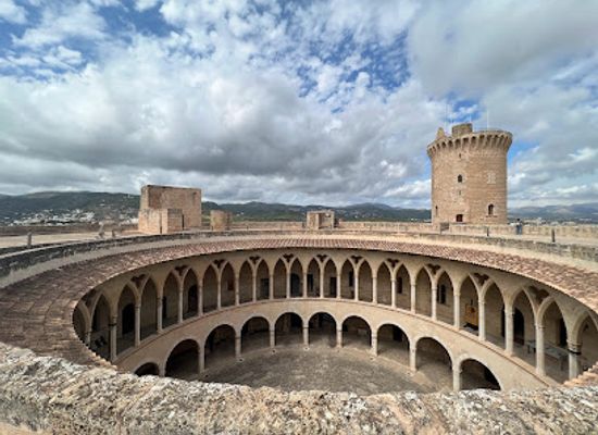 spain/serra-de-tramuntana/landmark/castell-de-bellver