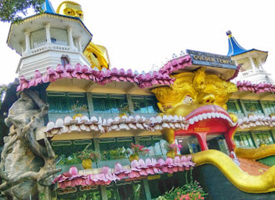 sri-lanka/colombo-district/landmark/dambulla-royal-cave-temple-and-golden-temple