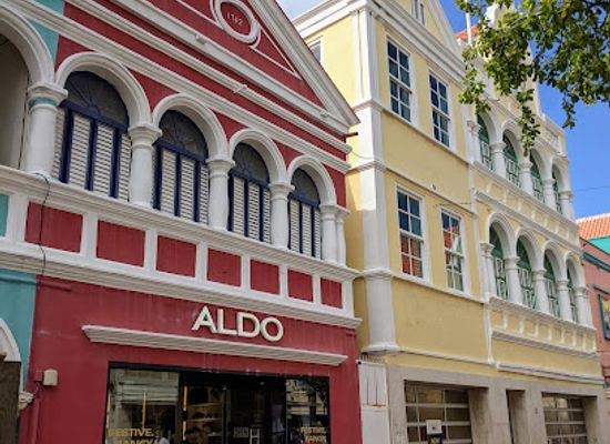 curacao/willemstad/punda/landmark/old-houses-of-breedestraat