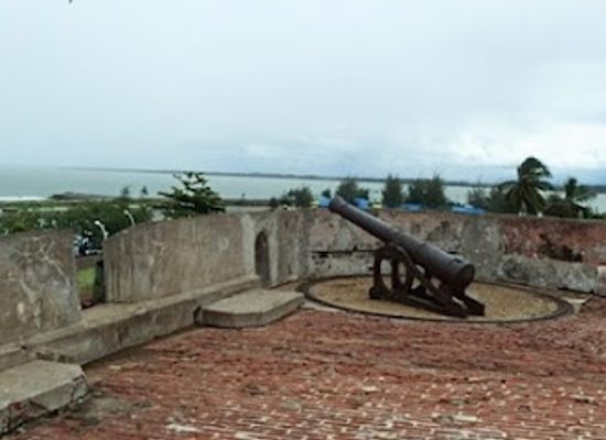indonesia/bengkulu/landmark/oud-kanon-in-het-noordelijke-bastion-van-bencoolen-fort