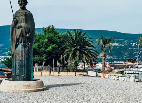 montenegro/herceg-novi/landmark/king-stefan-tvrtko-i-kotromanic-monument