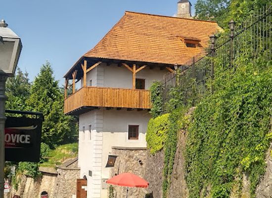 slovakia/trencin/landmark/trencianske-muzeum-katov-dom