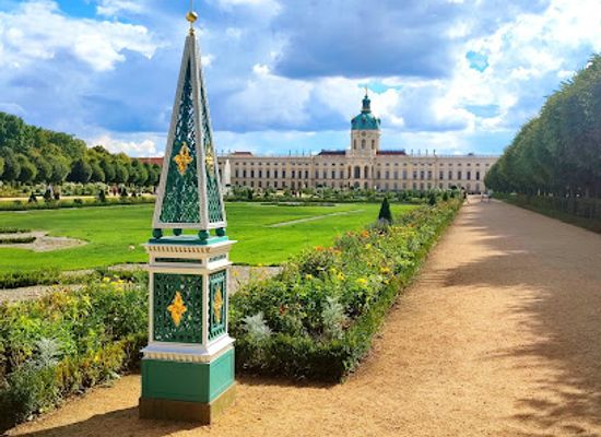 germany/berlin/charlottenburg/landmark/schlossgarten-charlottenburg
