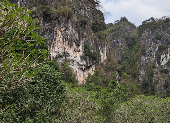 laos/vang-vieng-karst-landscape/landmark/phoumi-vongvichid-memorial-cave