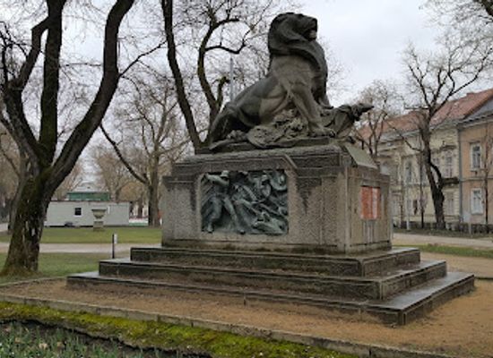 hungary/szekesfehervar/landmark/world-war-i-memorial
