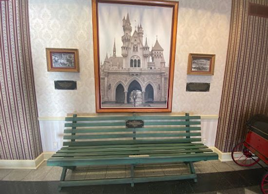 california/anaheim/anaheim-resort/landmark/walt-disney-s-bench