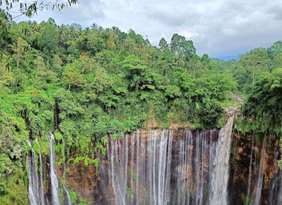 indonesia/east-java/landmark/tumpak-sewu-waterfall