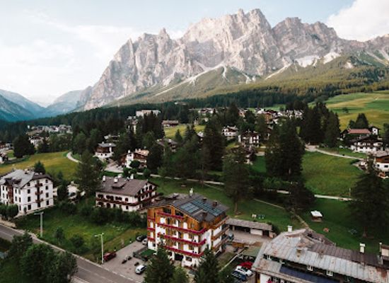 italy/cortina-d-ampezzo/landmark/camina-suite-spa