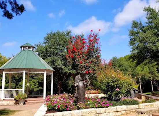 texas/red-river-valley/landmark/carleen-bright-arboretum