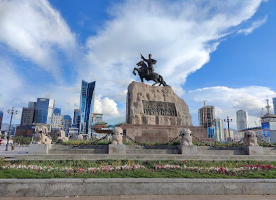 mongolia/buir-lake/landmark/sukhbaatar-square