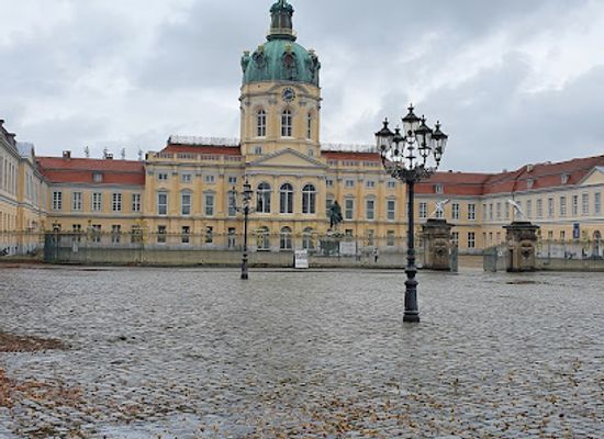 germany/berlin/charlottenburg/landmark/mausoleum-in-the-palace-garden-charlottenburg