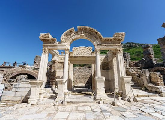 turkiye/ephesus/landmark/temple-of-hadrian