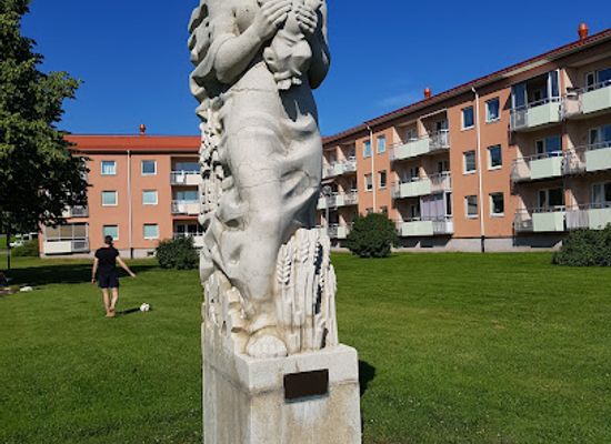 sweden/vasterbotten/landmark/vasterbottenskvinna